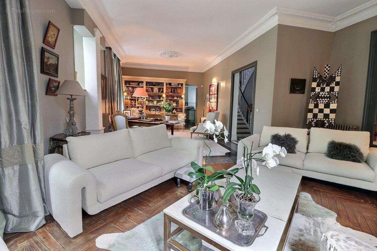 Maison à vendre, 347m², Jurançon