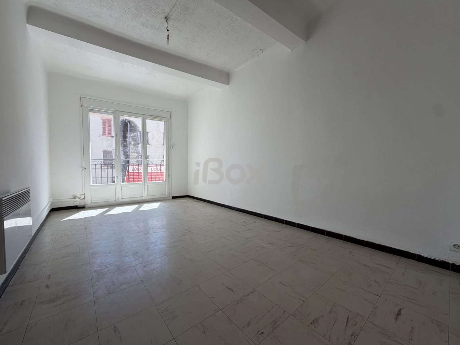 Appartement à louer, 1m², Cuers