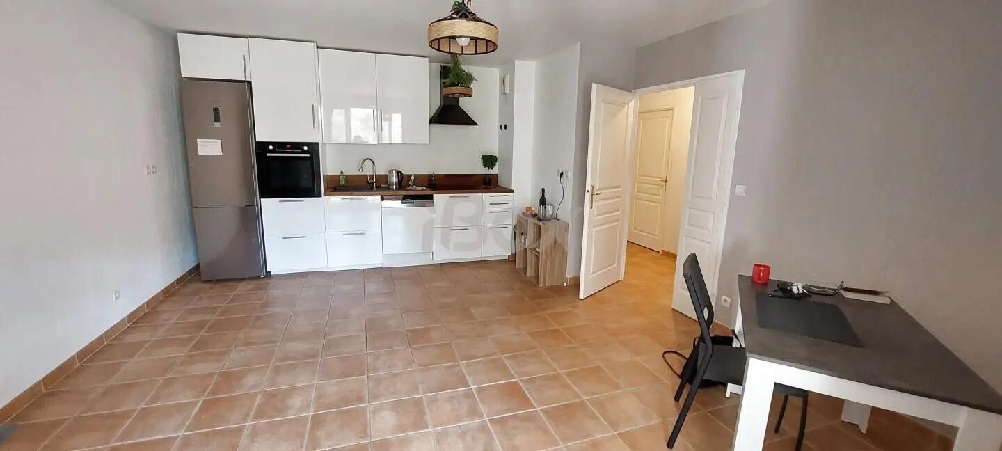 Appartement à louer, 47m², Belgentier