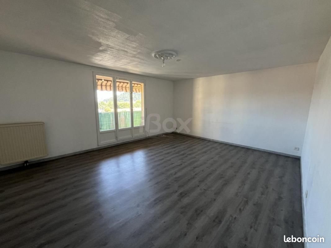 Appartement à louer, 83m², Solliès-Pont
