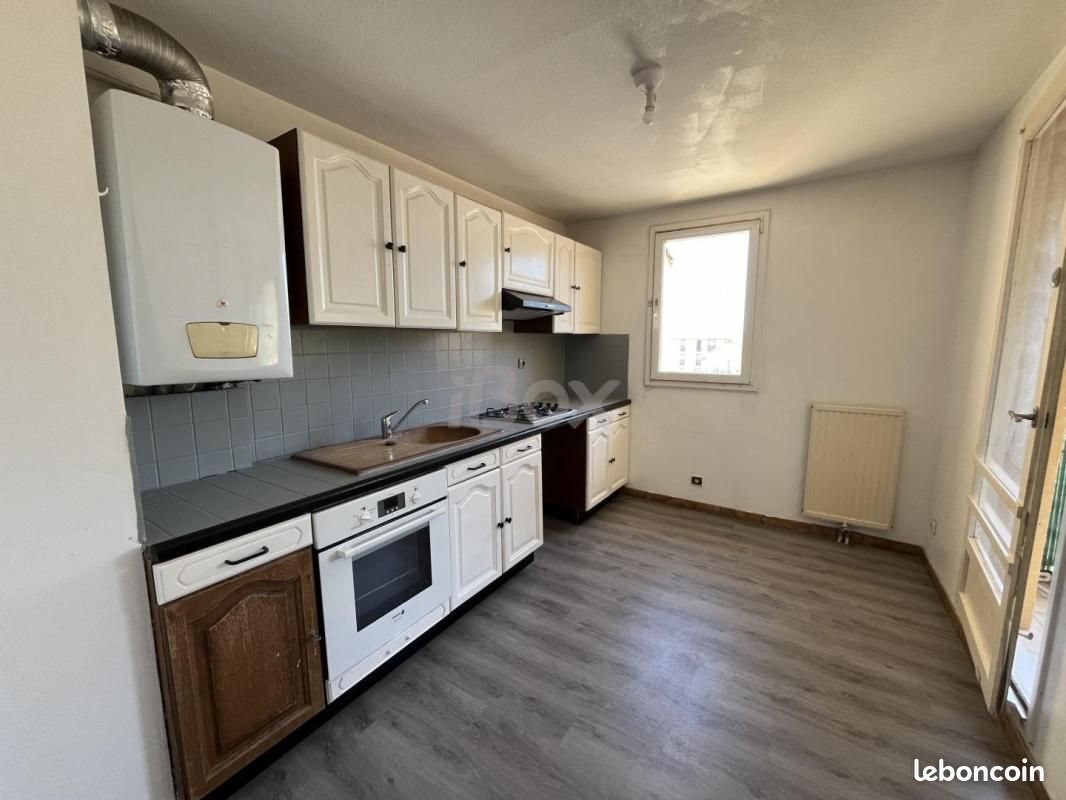 Appartement à louer, 83m², Solliès-Pont