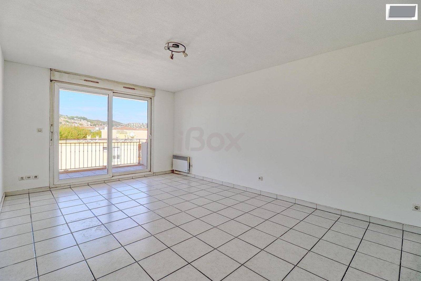 Appartement à louer, 1m², Hyères