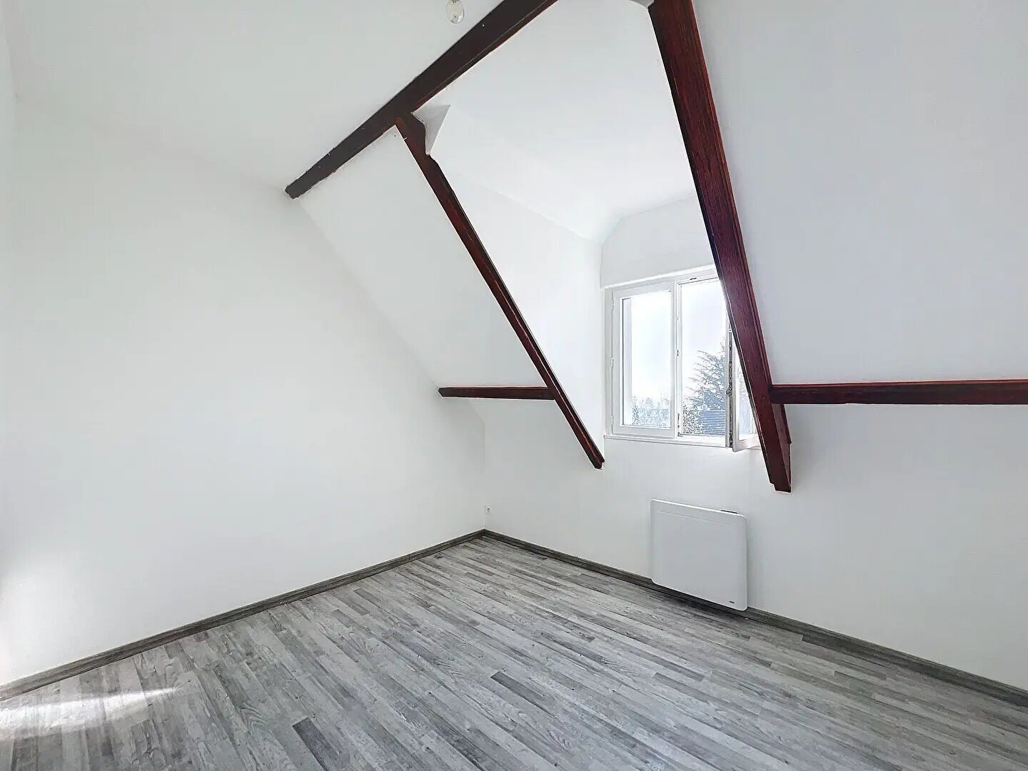 Appartement à louer, 53m², Linas