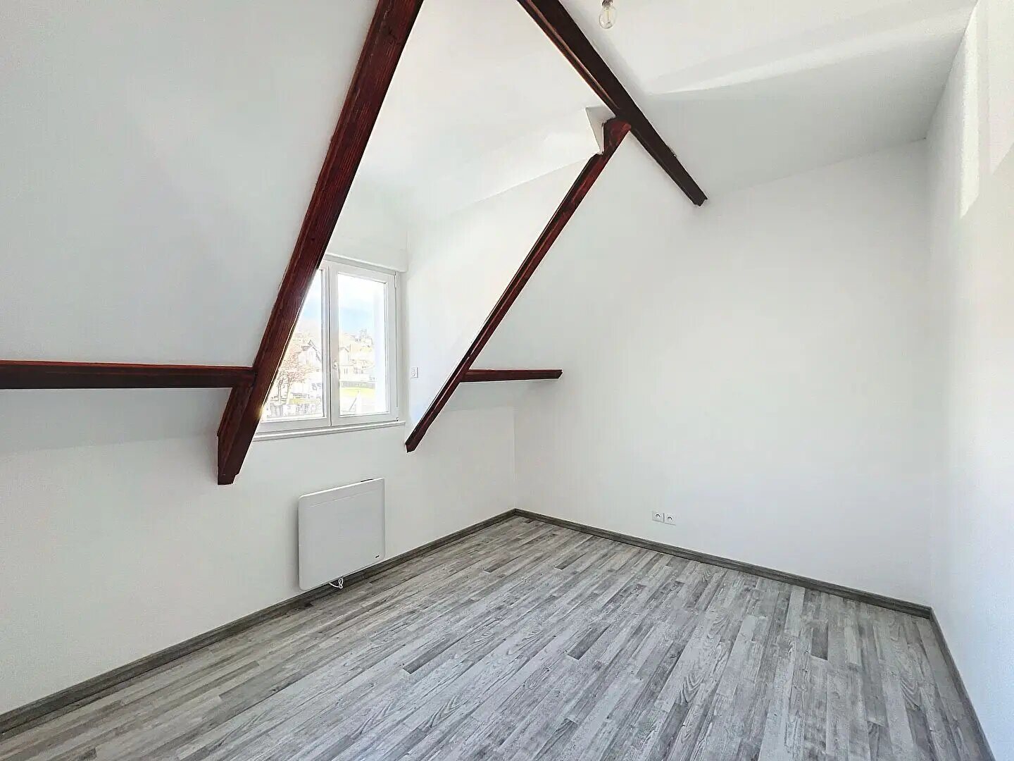Appartement à louer, 53m², Linas