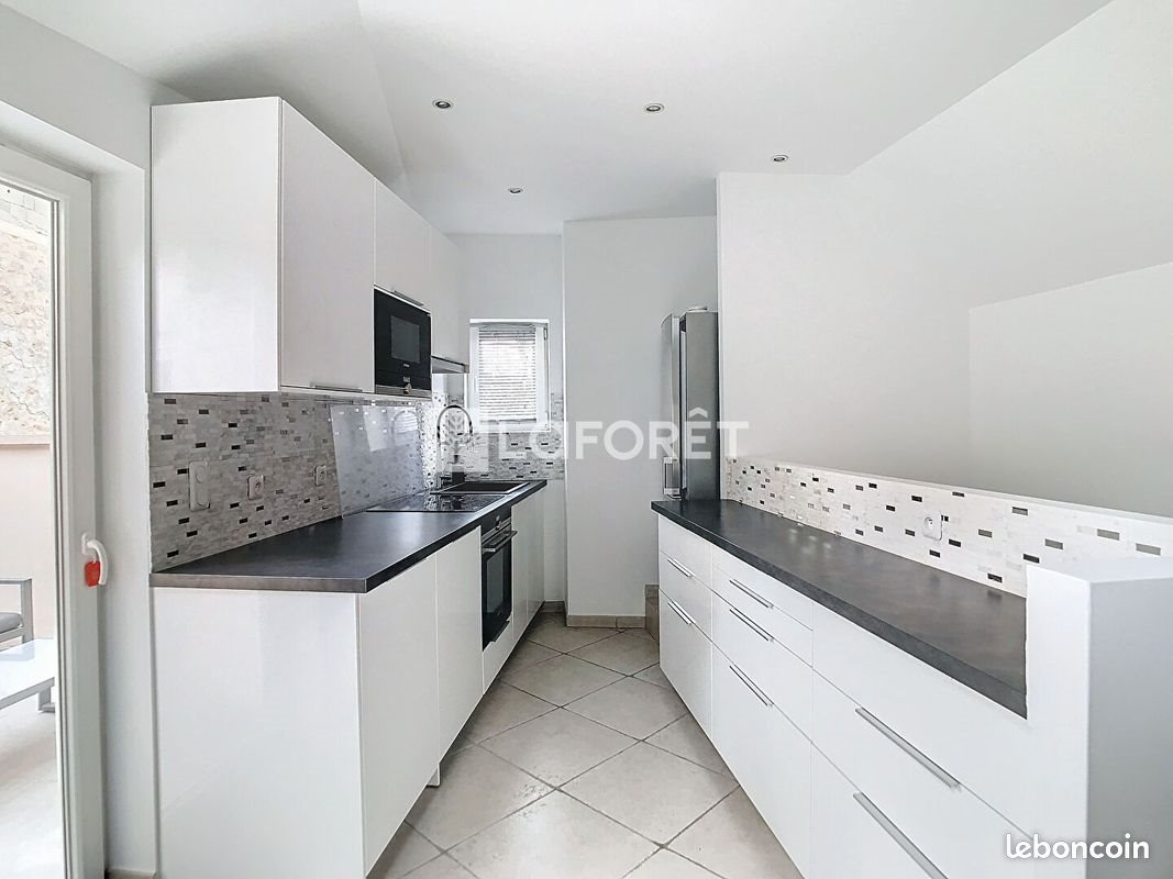 Appartement à louer, 49m², Linas