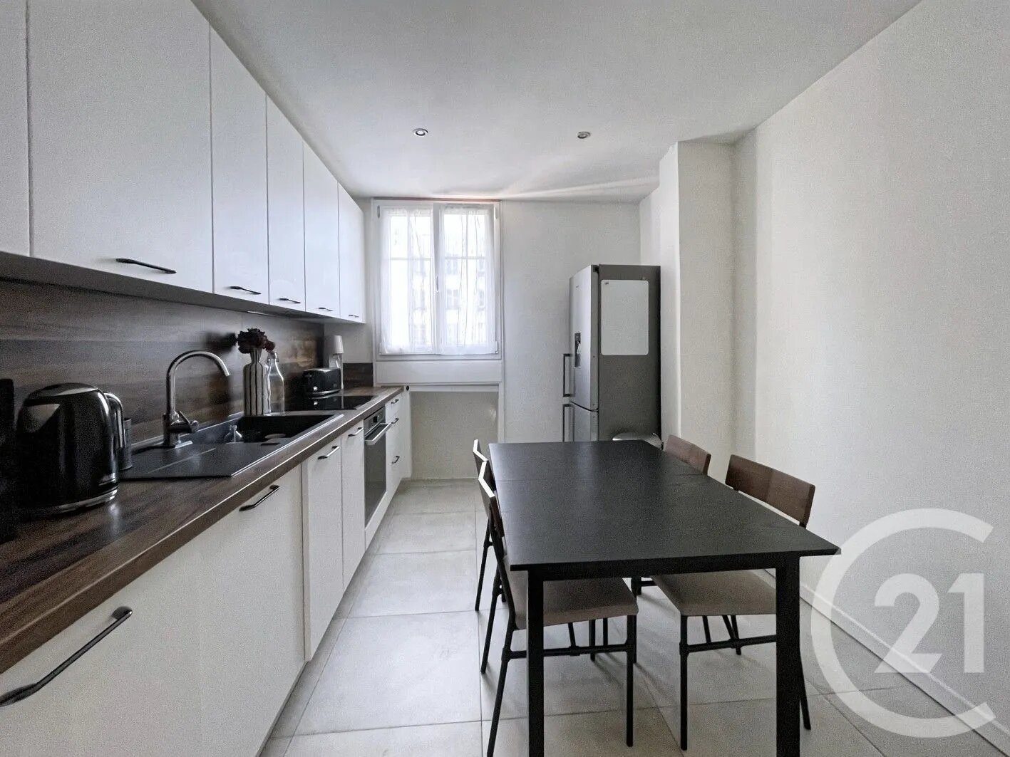 Appartement à louer, 45m², Courbevoie