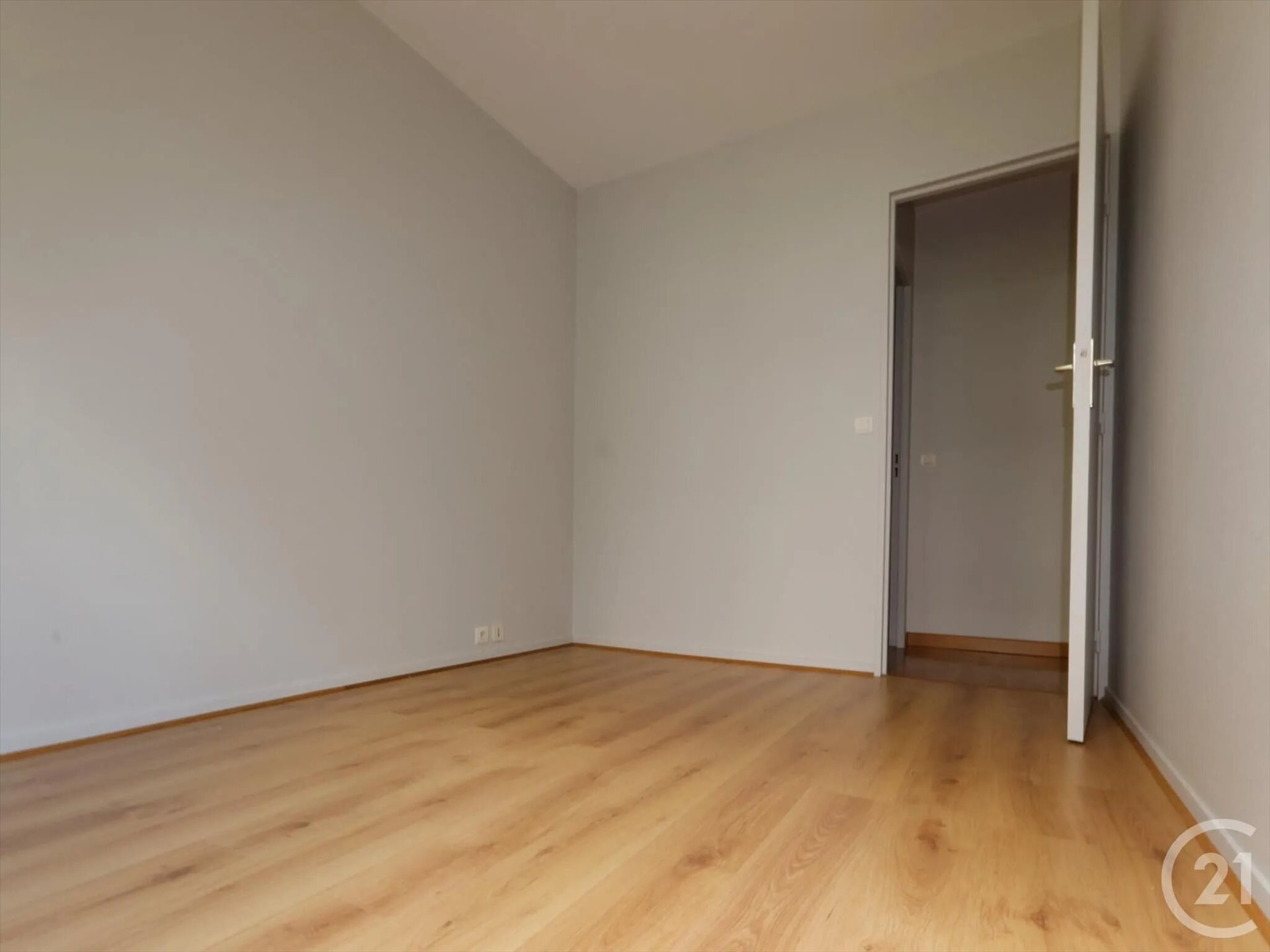 Appartement à louer, 65m², Courbevoie