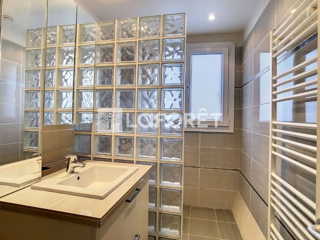 Appartement à louer, 64m², Courbevoie