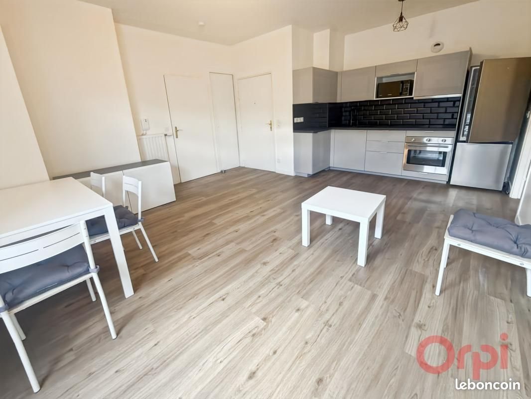 Appartement à louer, 45m², Stains