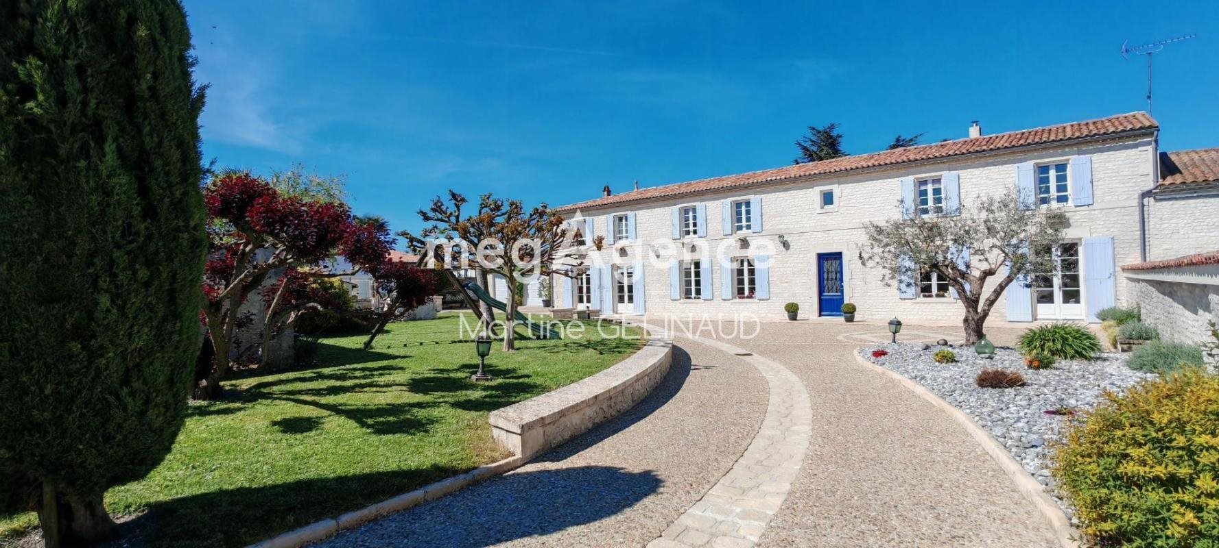Maison à vendre, 237m², Saintes