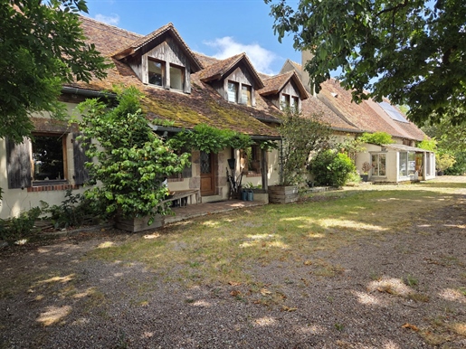 6 pièces 143 m² · à Saint-Caprais · 143 m² · 329 000 €