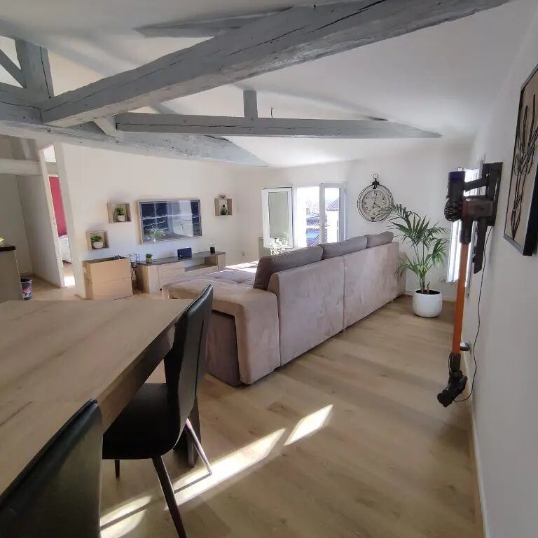 Appartement à louer, 42m², Saintes