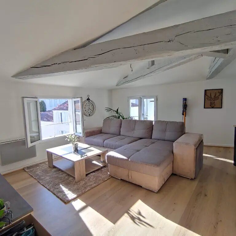 Appartement à louer, 42m², Saintes