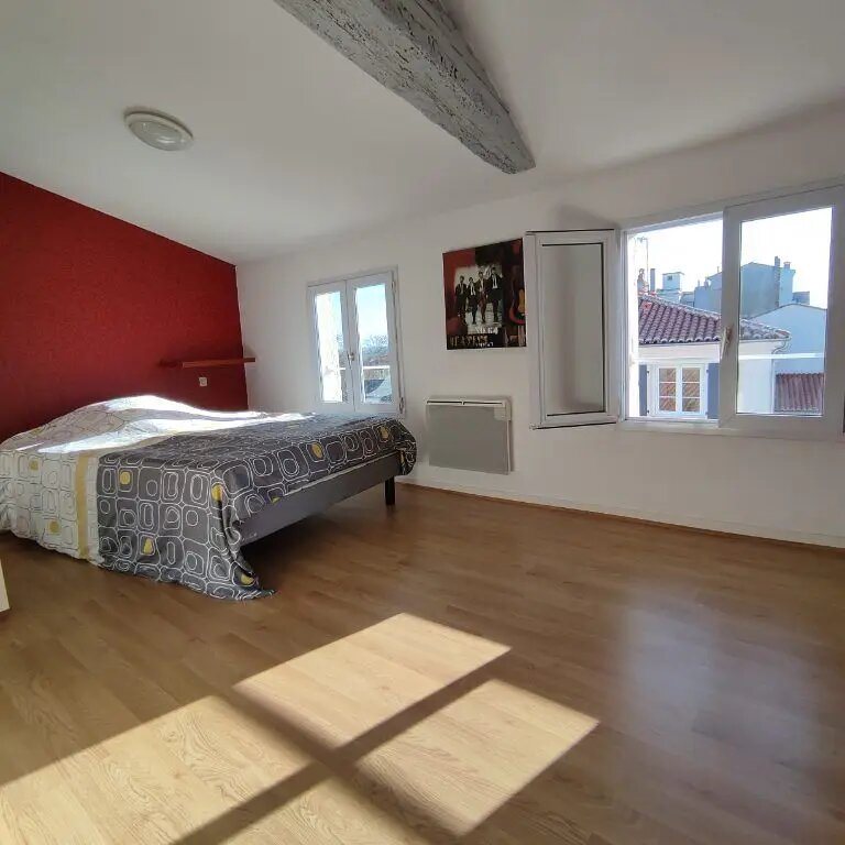 Appartement à louer, 42m², Saintes