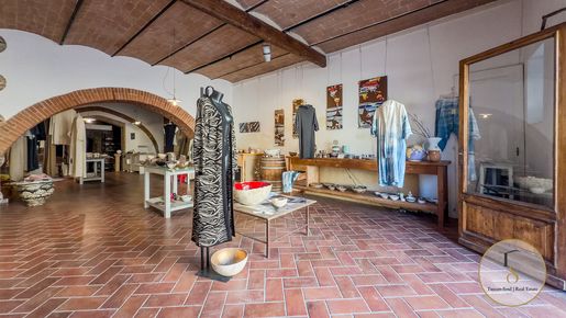 A piazza boltjai · CET470