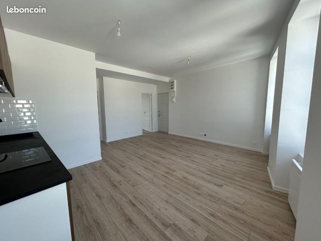 Appartement à louer, 49m², Maclas