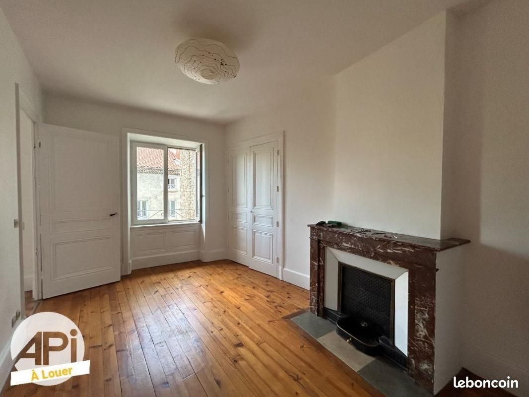 Appartement à louer, 65m², Bourg-Argental