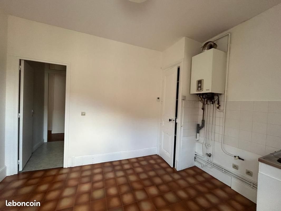 Appartement à louer, 65m², Bourg-Argental