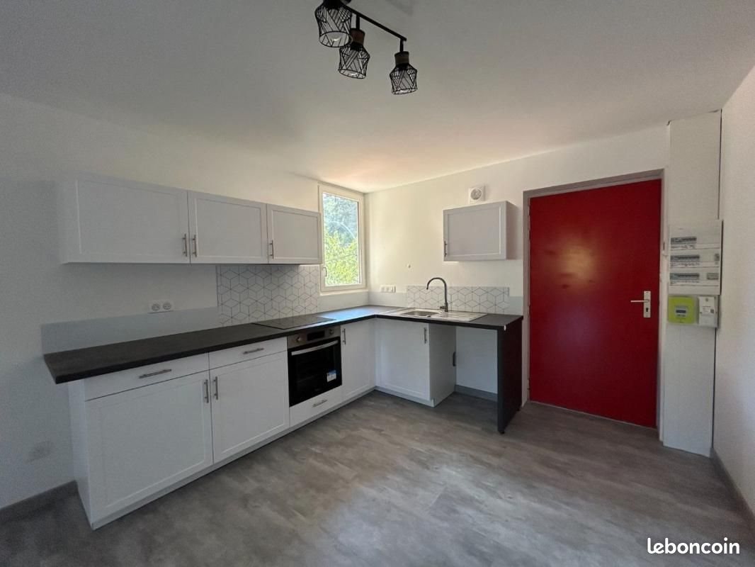 Appartement à louer, 60m², Saint-Julien-Molin-Molette