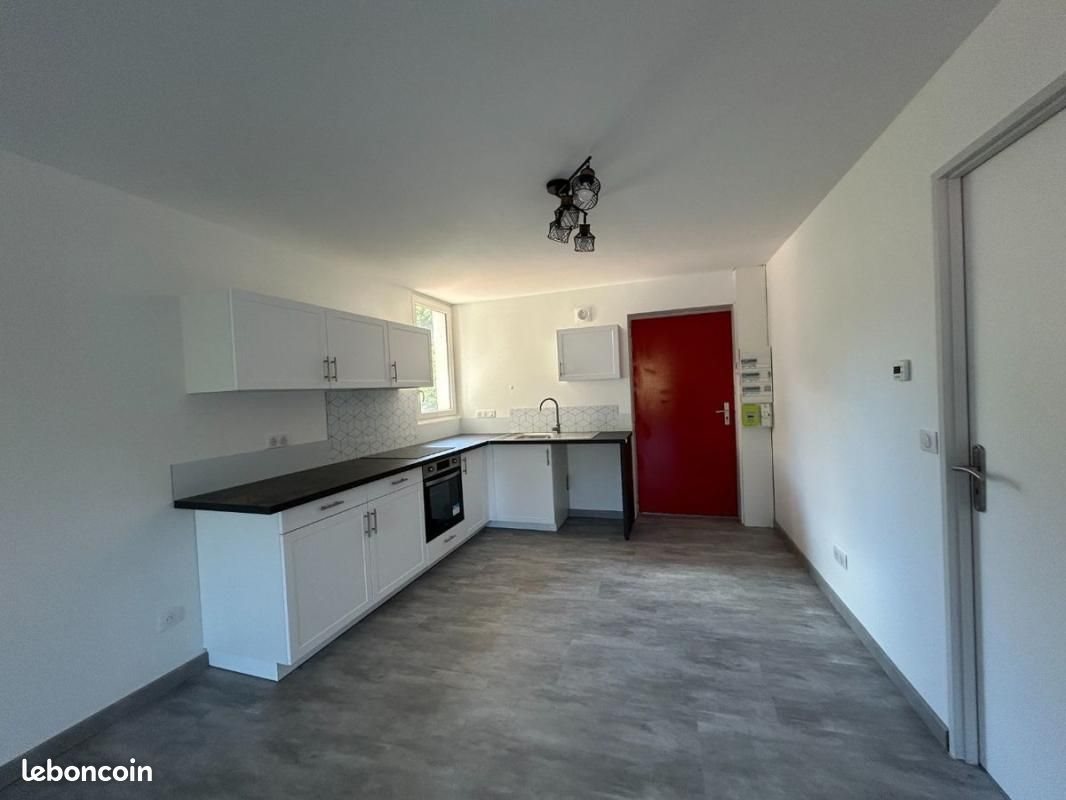 Appartement à louer, 60m², Saint-Julien-Molin-Molette