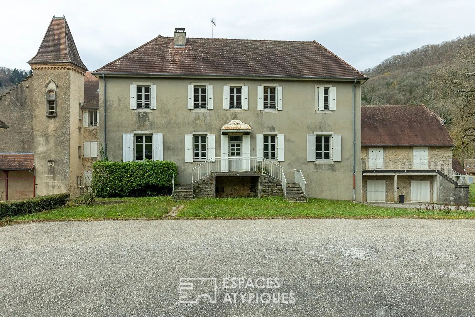 Maison à vendre, 1980m², Lons-le-Saunier