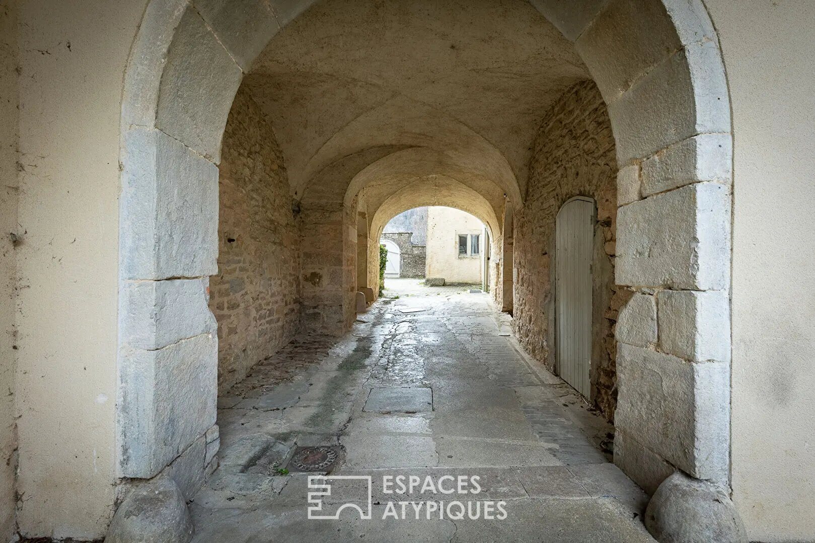 Maison à vendre, 1980m², Lons-le-Saunier