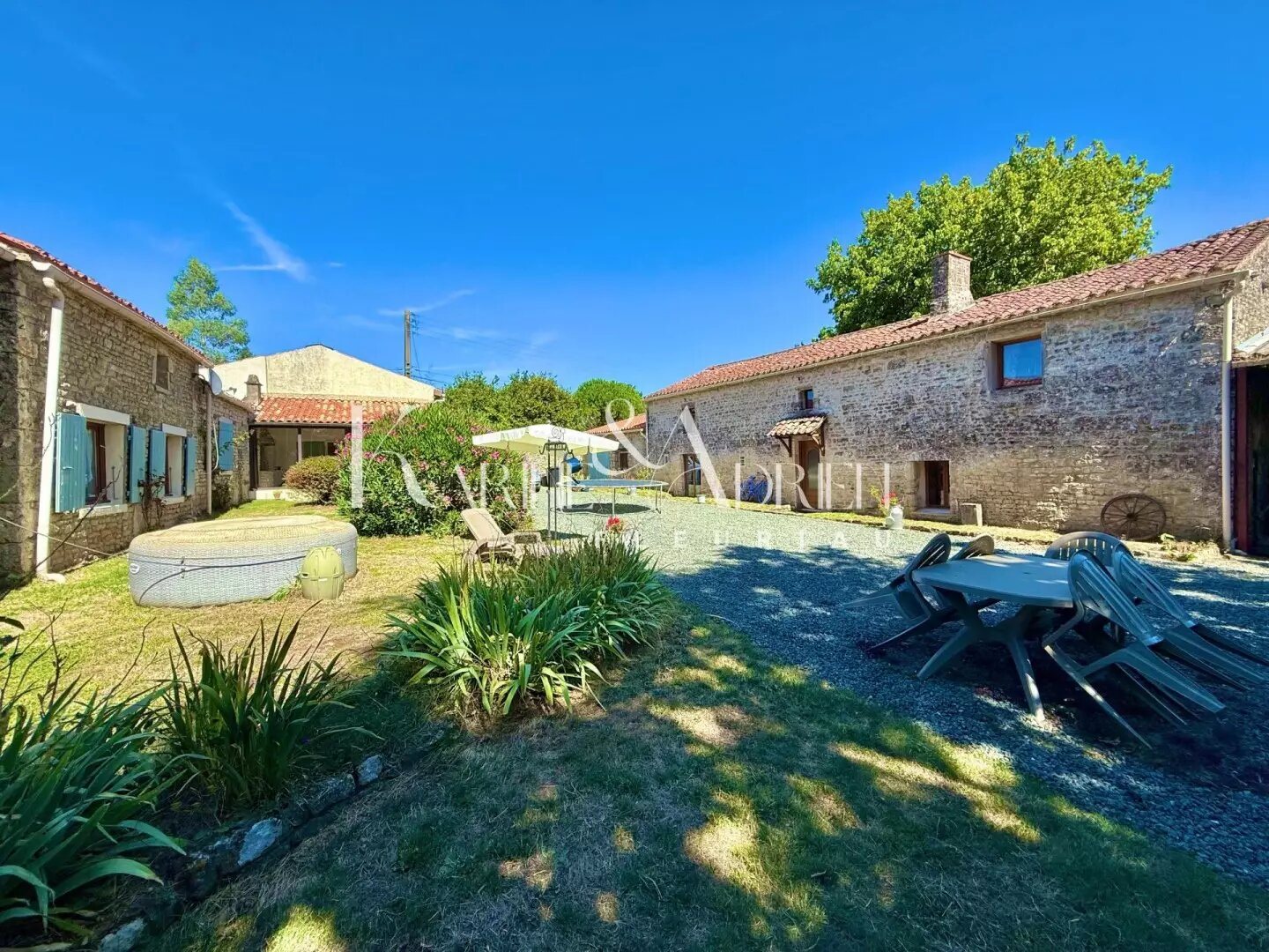 Maison à vendre, 365m², Saint-Hilaire-des-Loges