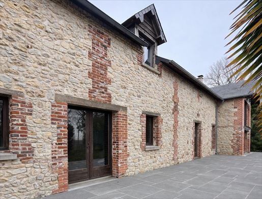 Maison 8 pièces 370 m² · à Surville · 370 m² · 2 300 000 €