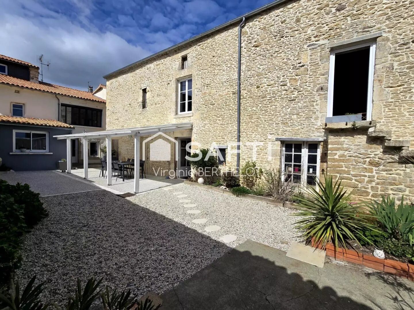 Maison à vendre, 175m², Champdeniers-Saint-Denis