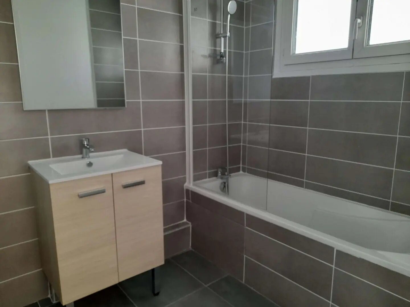 Appartement à louer, 71m², Bron