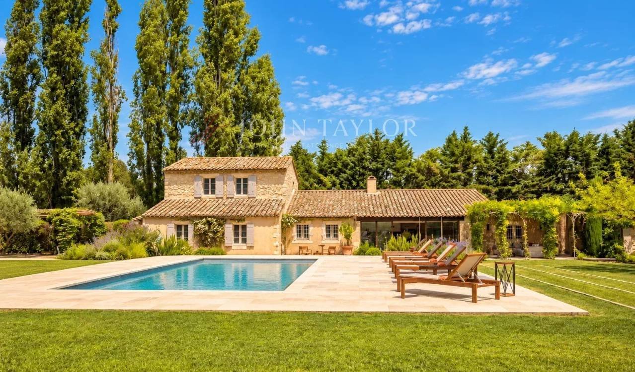 Maison à vendre, 320m², Eygalières