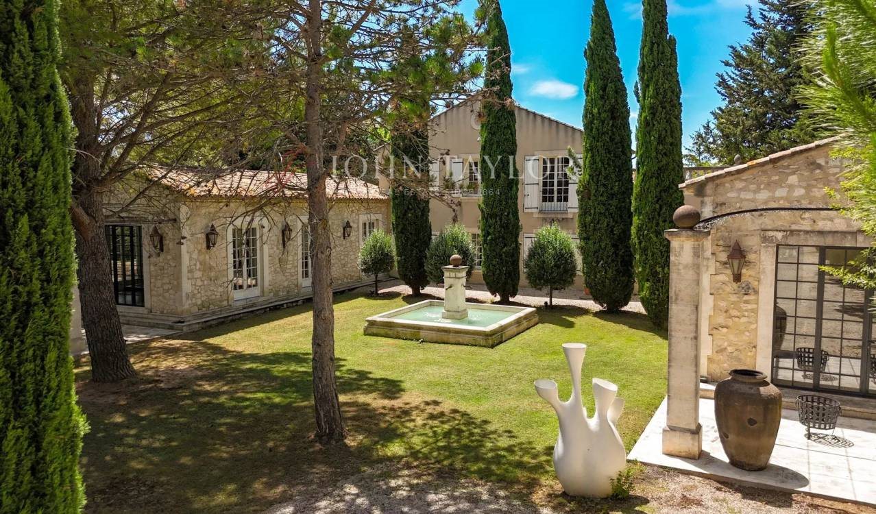 Maison à vendre, 330m², Eygalières