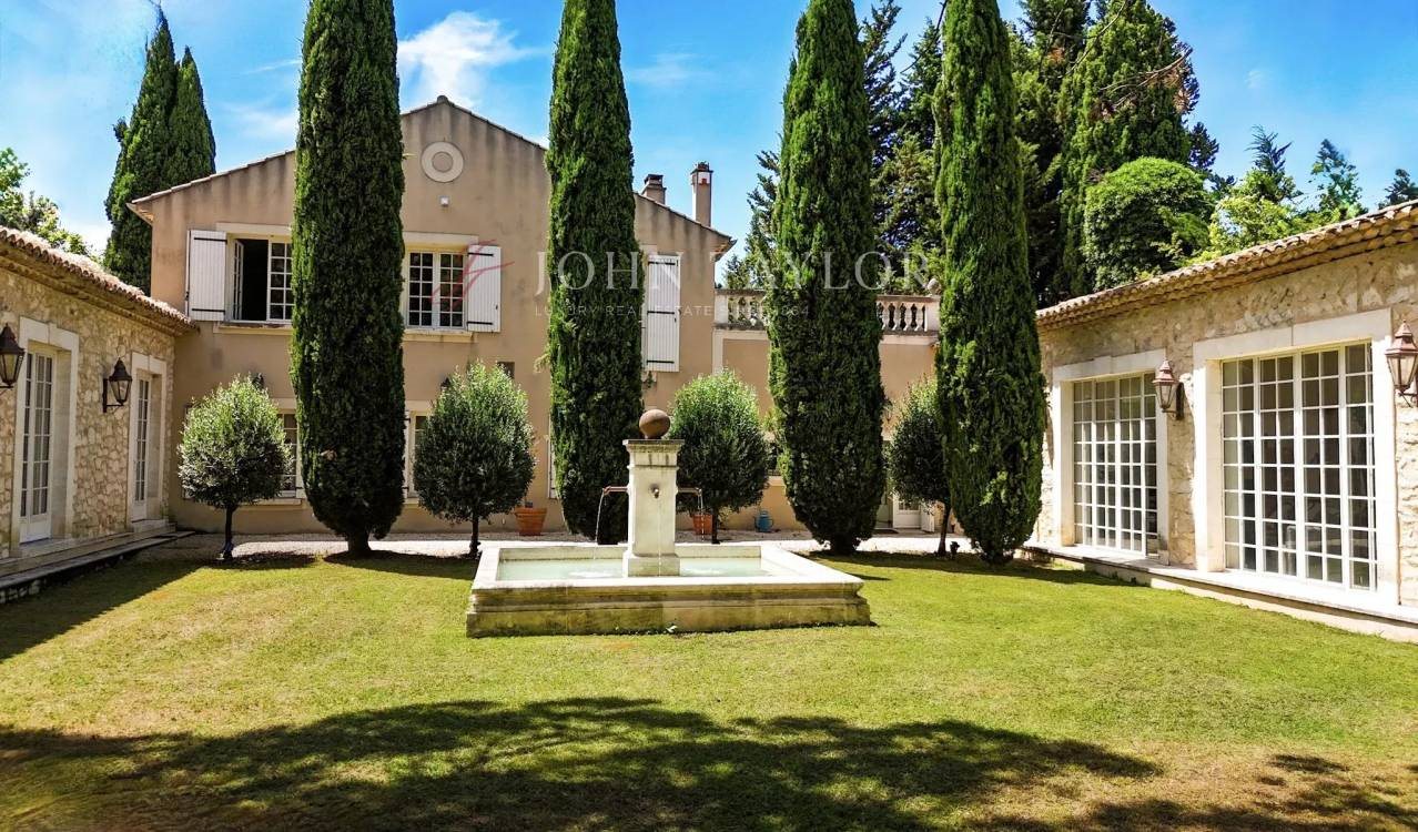 Maison à vendre, 330m², Eygalières
