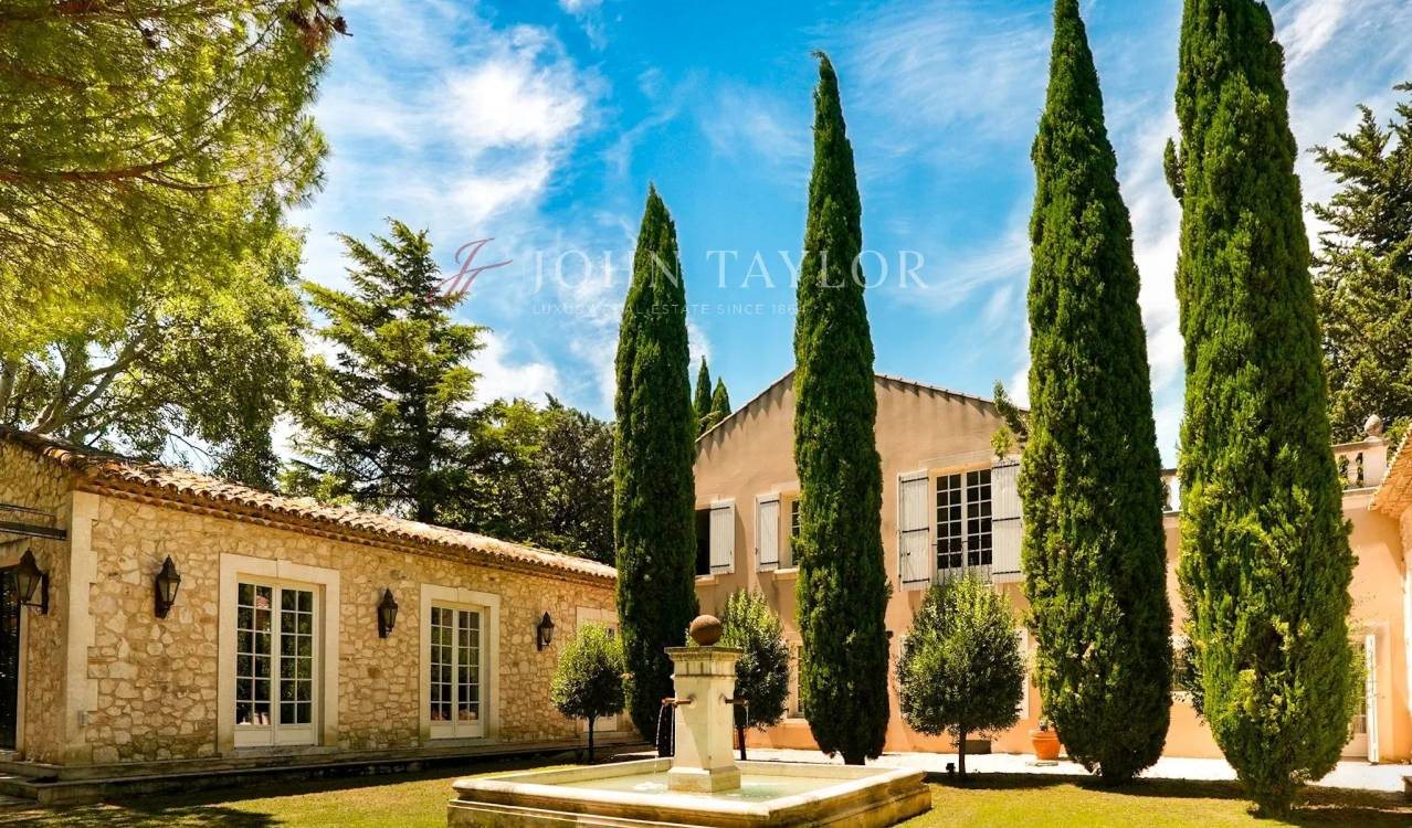Maison à vendre, 330m², Eygalières