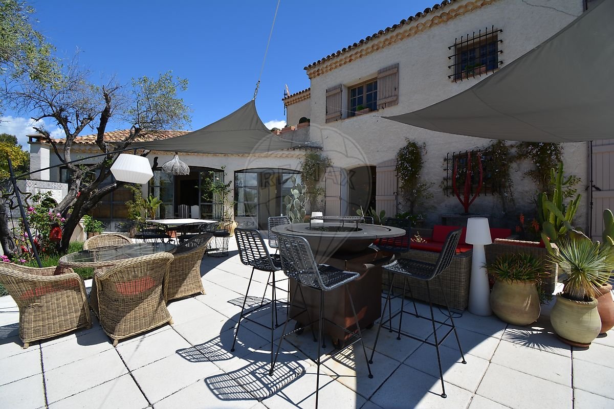 Maison à vendre, 318m², La Roquette-sur-Var