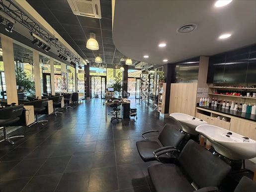 Local commercial 85 m² · à Salon-de-Provence · 85 m² · 110 000 €