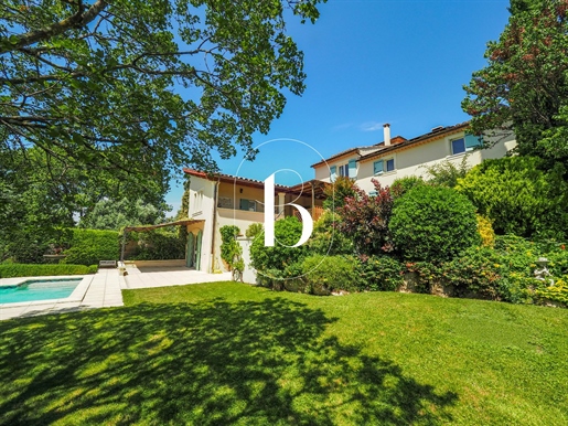 Maison 7 pièces 233 m² · à Uzès · 233 m² · 974 000 €