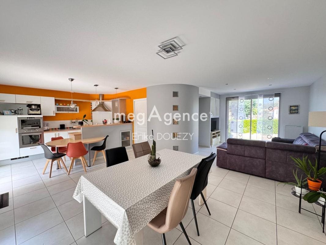 Maison à vendre, 94m², Yzernay