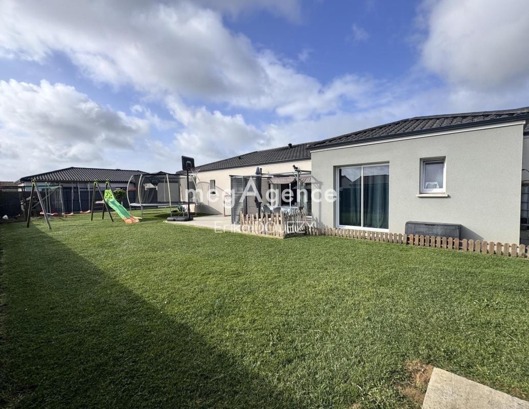 Maison à vendre, 122m², Yzernay