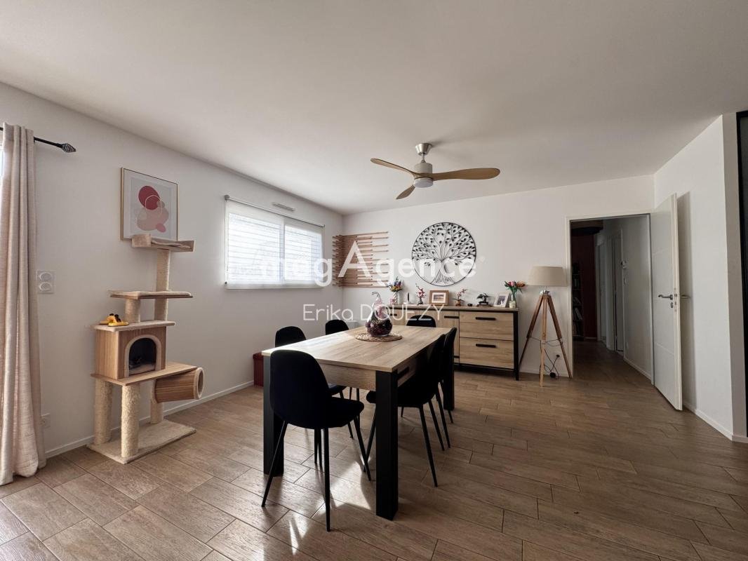 Maison à vendre, 122m², Yzernay