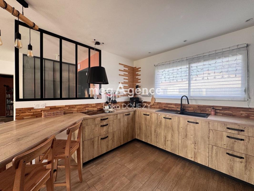 Maison à vendre, 122m², Yzernay
