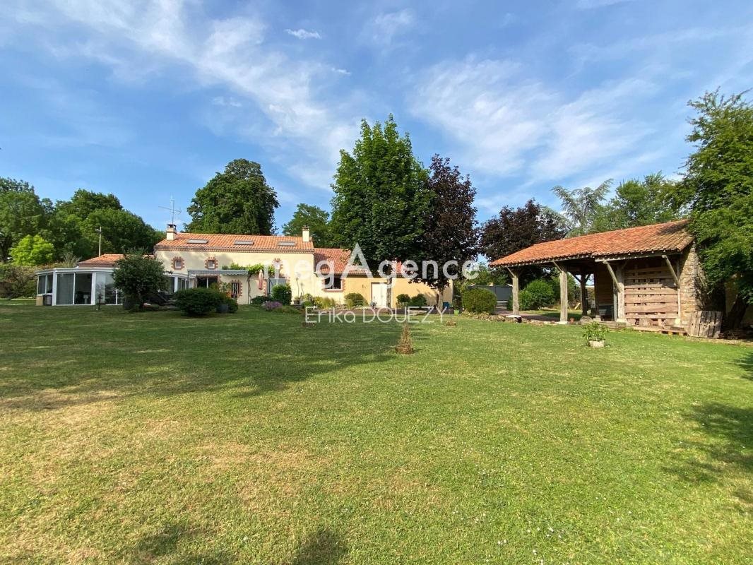 Maison à vendre, 245m², Yzernay