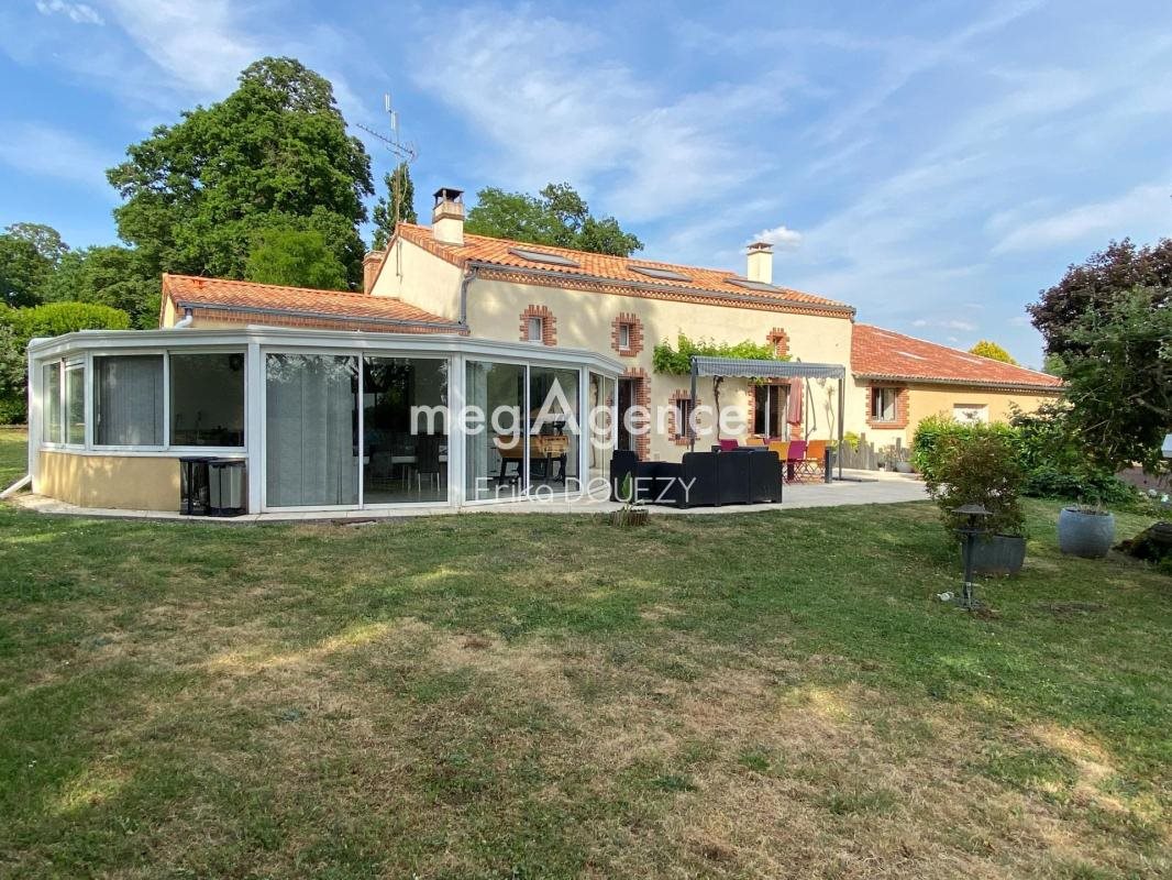 Maison à vendre, 245m², Yzernay