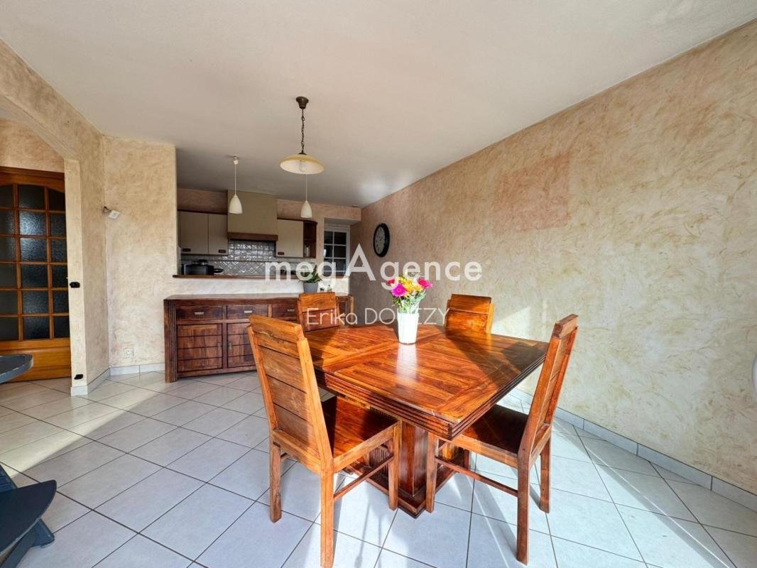 Maison à vendre, 117m², Yzernay
