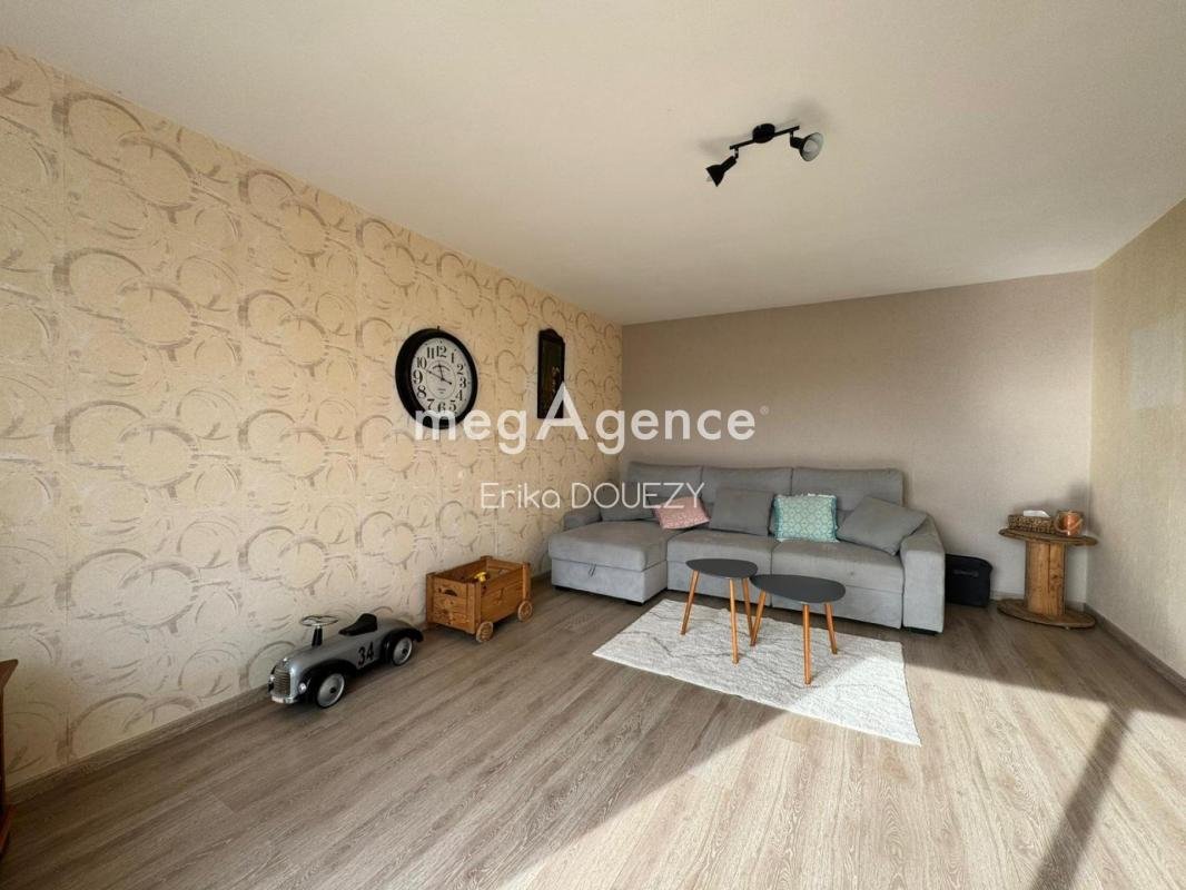 Maison à vendre, 117m², Yzernay