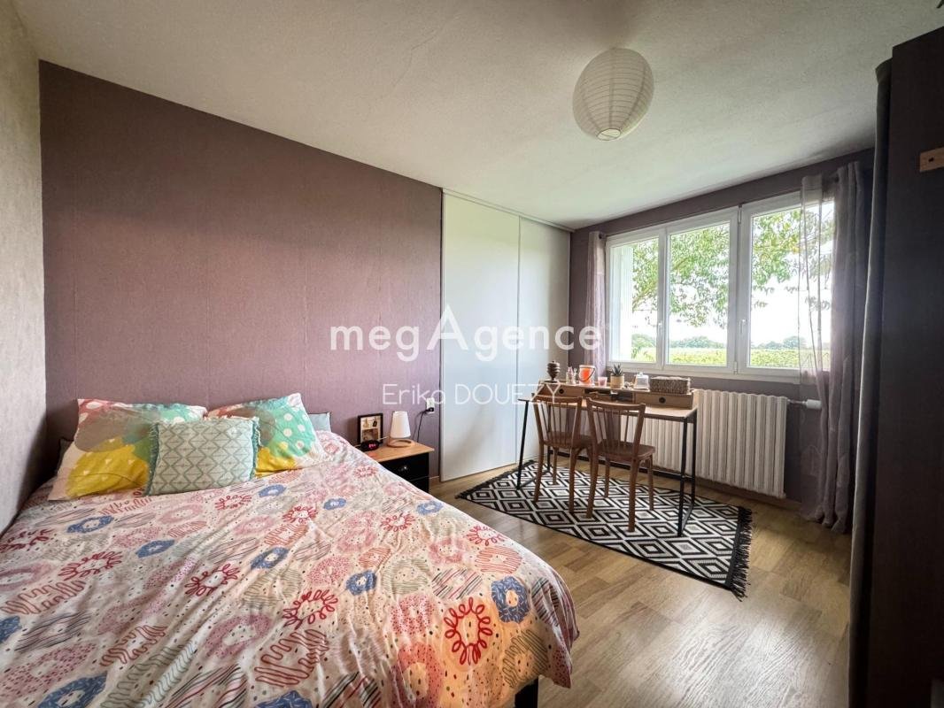 Maison à vendre, 117m², Yzernay