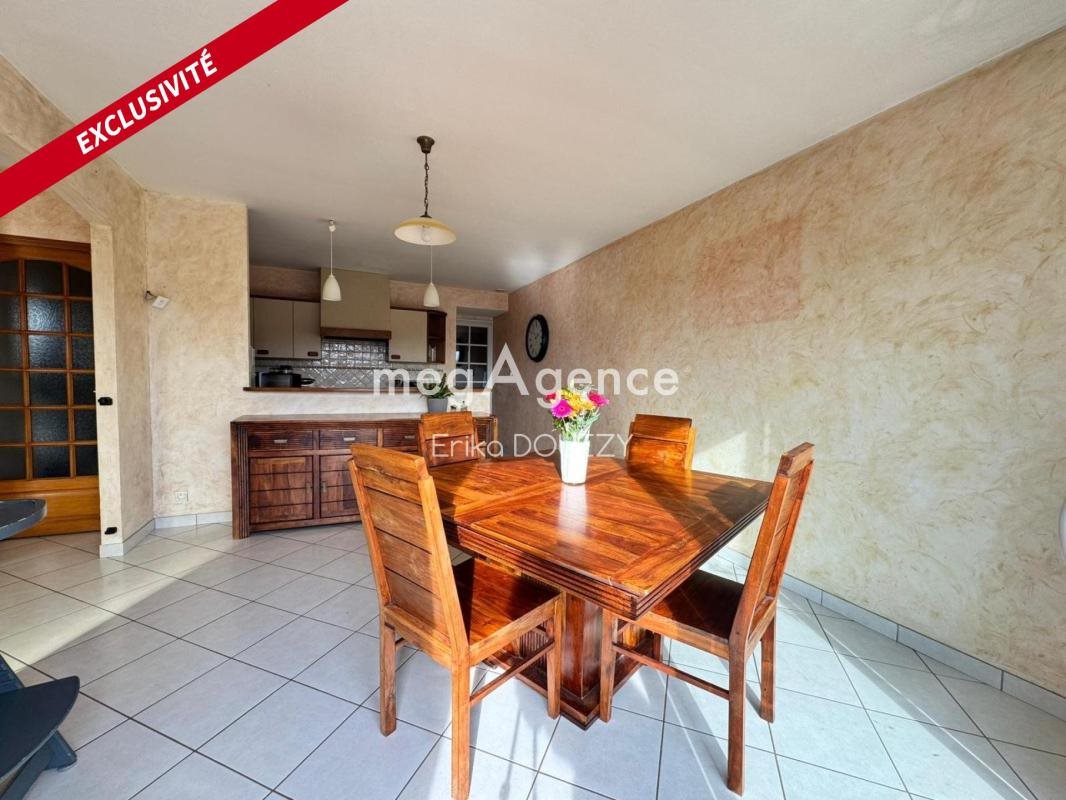 Maison à vendre, 117m², Yzernay