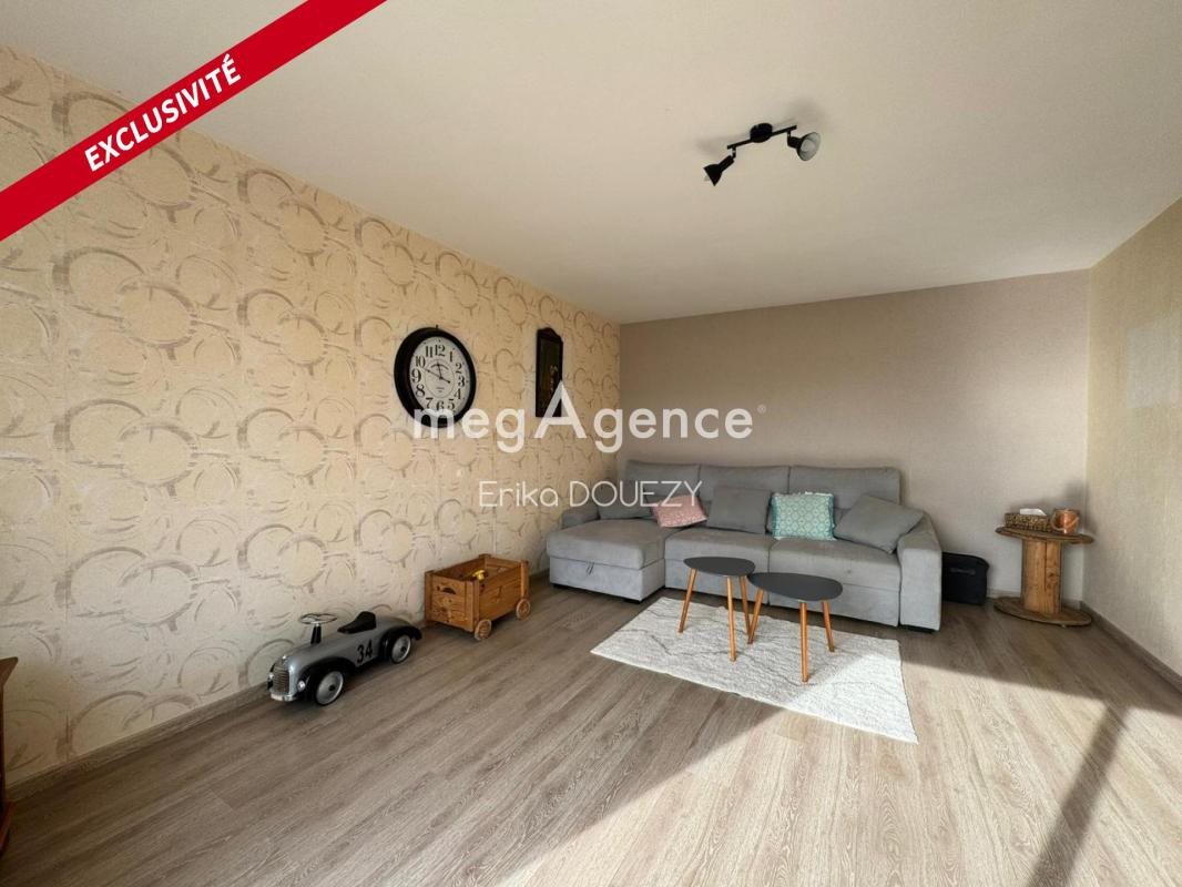 Maison à vendre, 117m², Yzernay