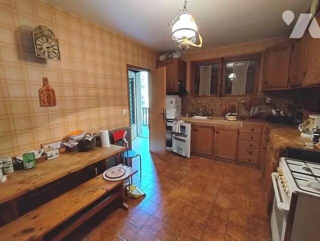 Maison à vendre, 330m², Seyne (Le Grand Puy)