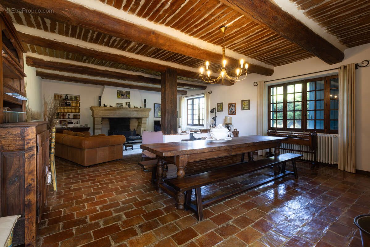 Maison à vendre, 330m², Le Puy-Sainte-Réparade